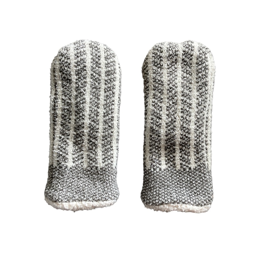 Isotoner Knit Mittens Sherpa Lined Warm Chic Winterwear Soft Gray White Onesize